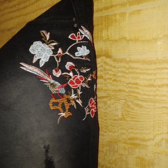 YMI - Picture 5 of 5